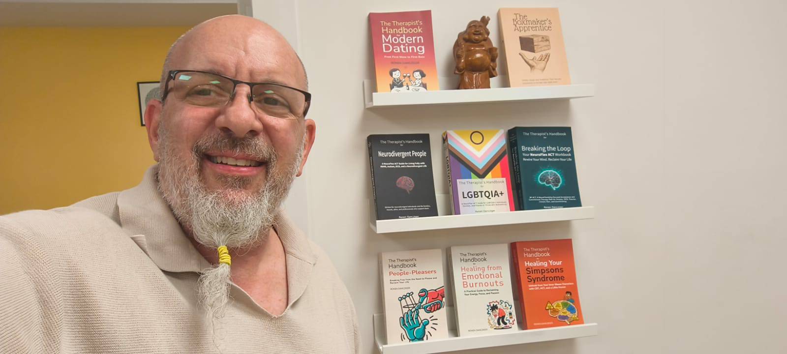 רונן דנציגר מטפל CBT בתל אביב ממוקד ב- ACT ומפתח NeuroFlex ACT